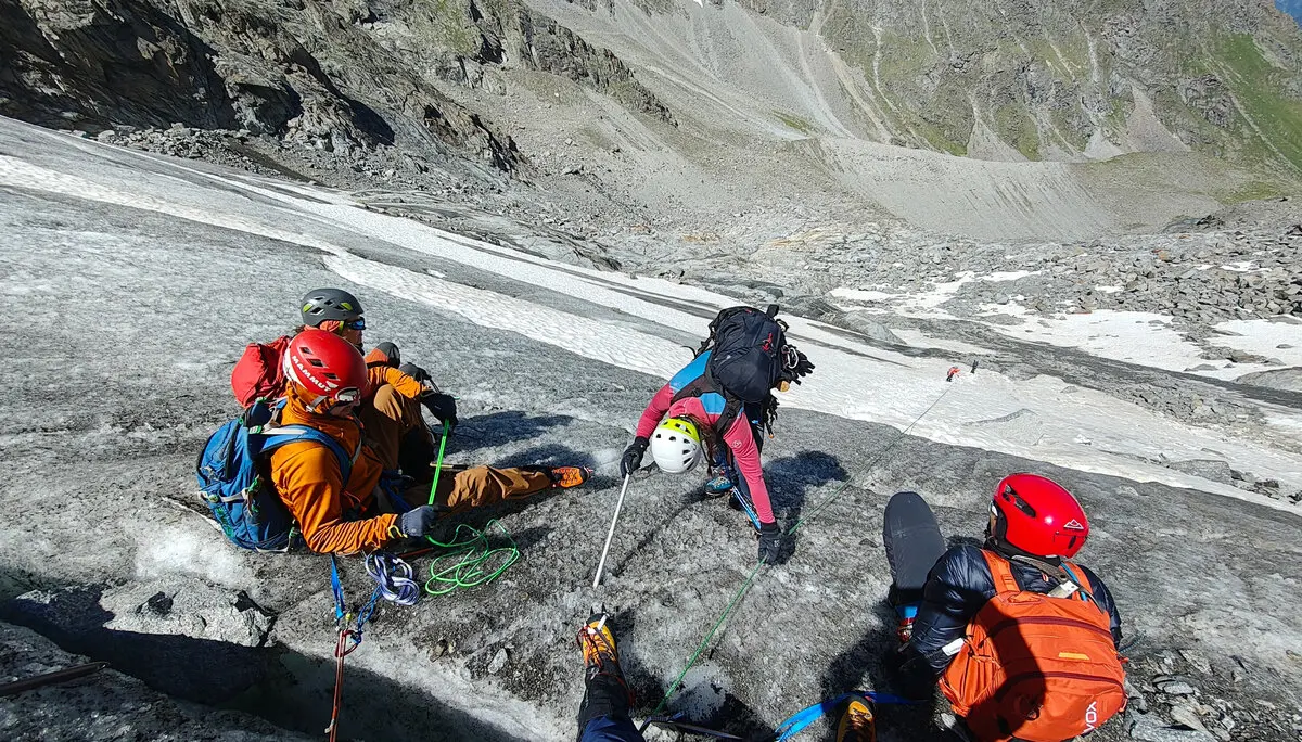 Hochtourengruppe im Gletscherbruch | © DAV Wuppertal / Stefan Strunk