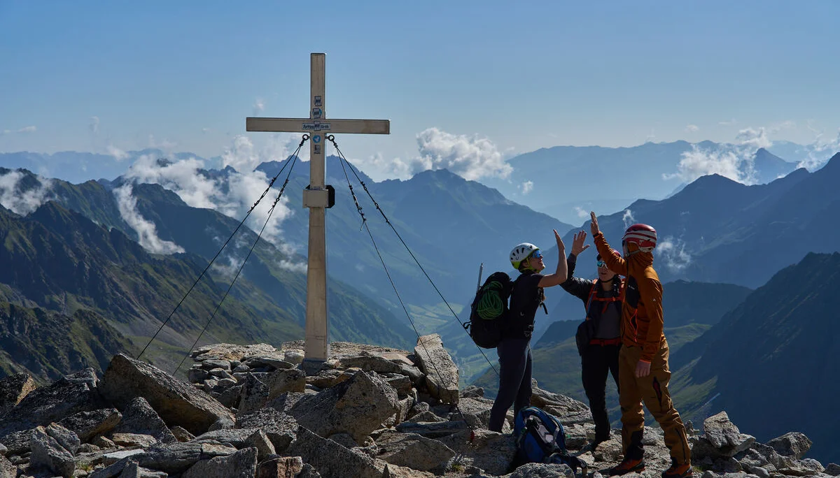 Gipfelfreude Aperer Turm | © DAV Wuppertal/Stefan Strunk