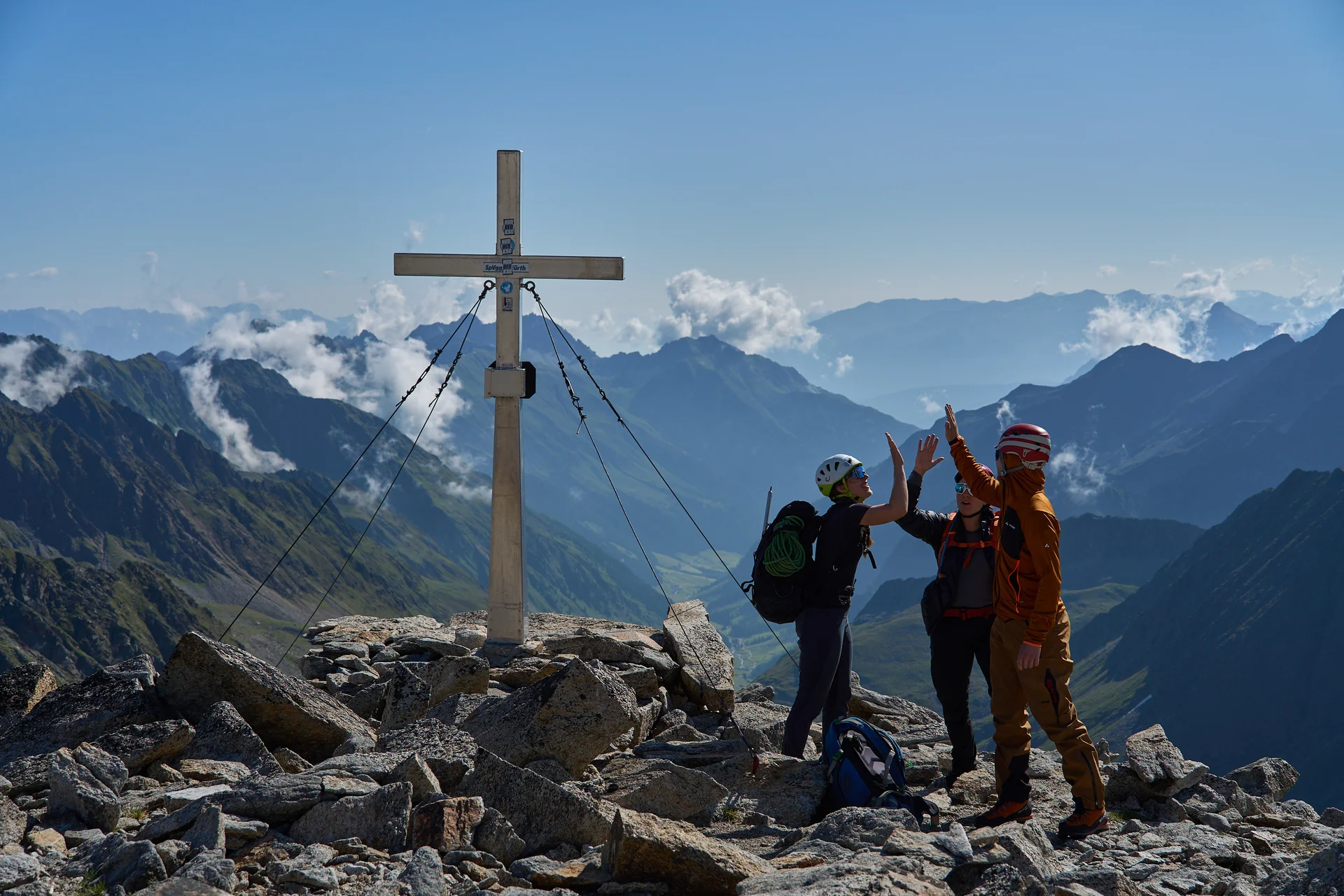 Gipfelfreude Aperer Turm | © DAV Wuppertal/Stefan Strunk