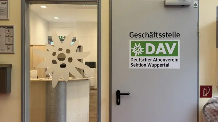 Bild der Bürotür der Geschäftsstelle | © Manuel Dahmen