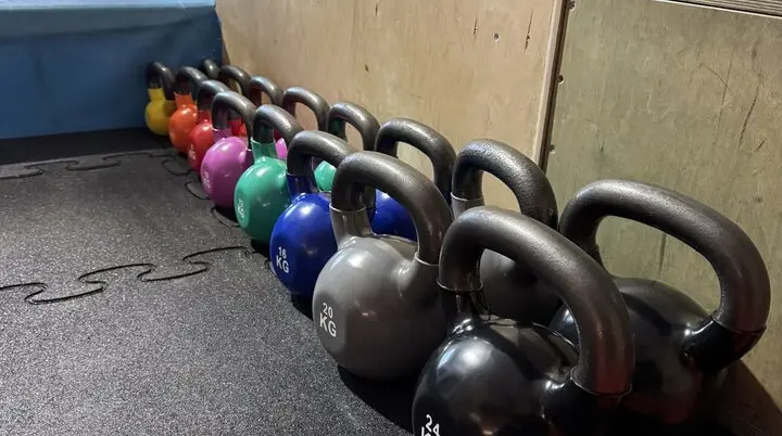 Redaktionelles Bild zur Erweiterung des Trainingsbereichs durch Gewichte. | © Manuel Dahmen