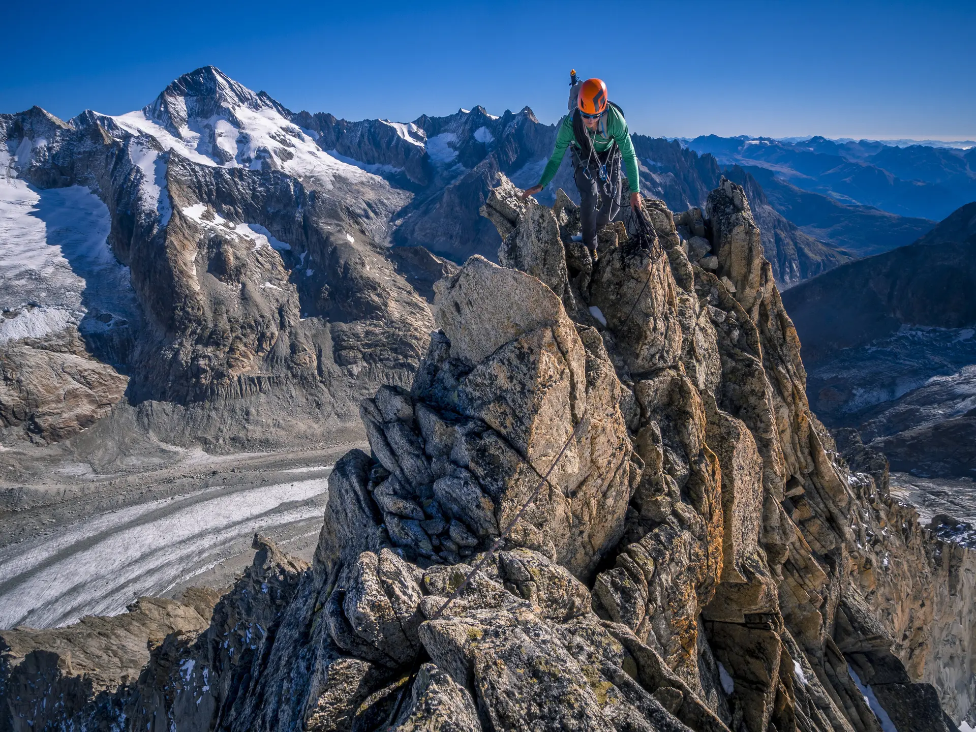 Ein Kletterer auf dem Nesthorn in den Berner Alpen | © DAV/Silvan Metz